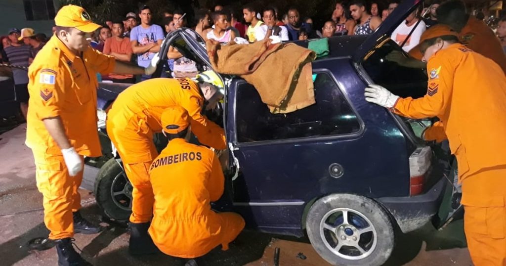 Motorista fica preso às ferragens após colisão entre veículos na AL-101 Norte