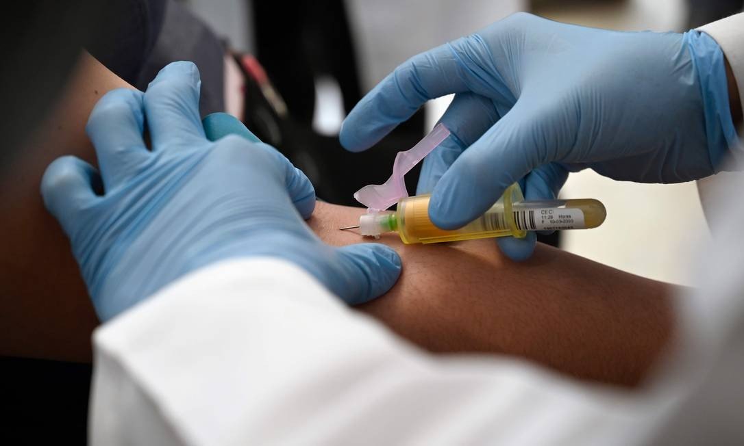 Pesquisada há 15 anos, forma de imunização é, desta vez, considerada promissora por especialistas — © Alfredo Astrella/AFP