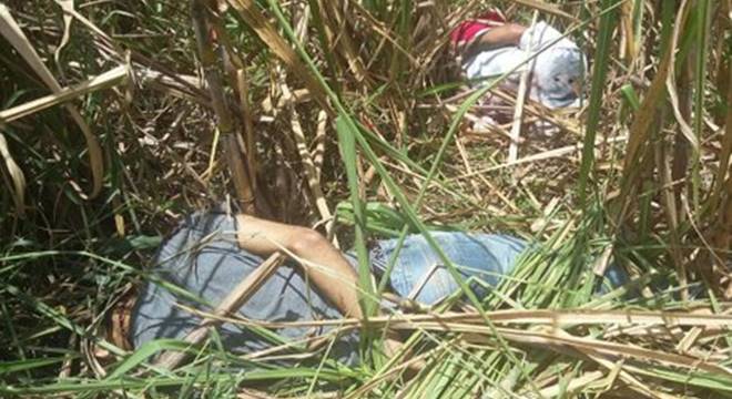 Uma das vítimas foi identificada como Carlos Eduardo da Silva Vilela, de 19 anos, morto a golpes de arma branca — © Cortesia