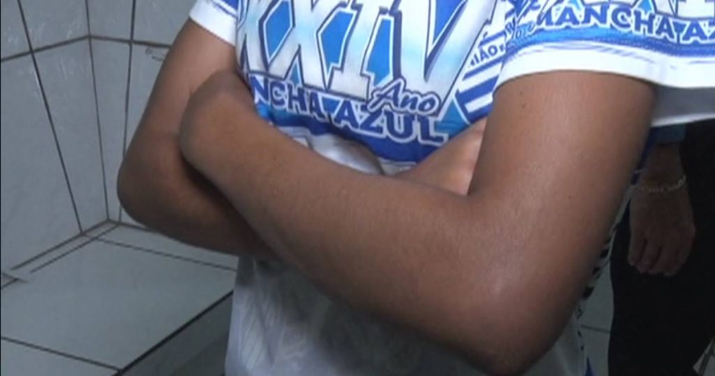 Angolano é preso após ser flagrado com adolescente de 13 anos em motel