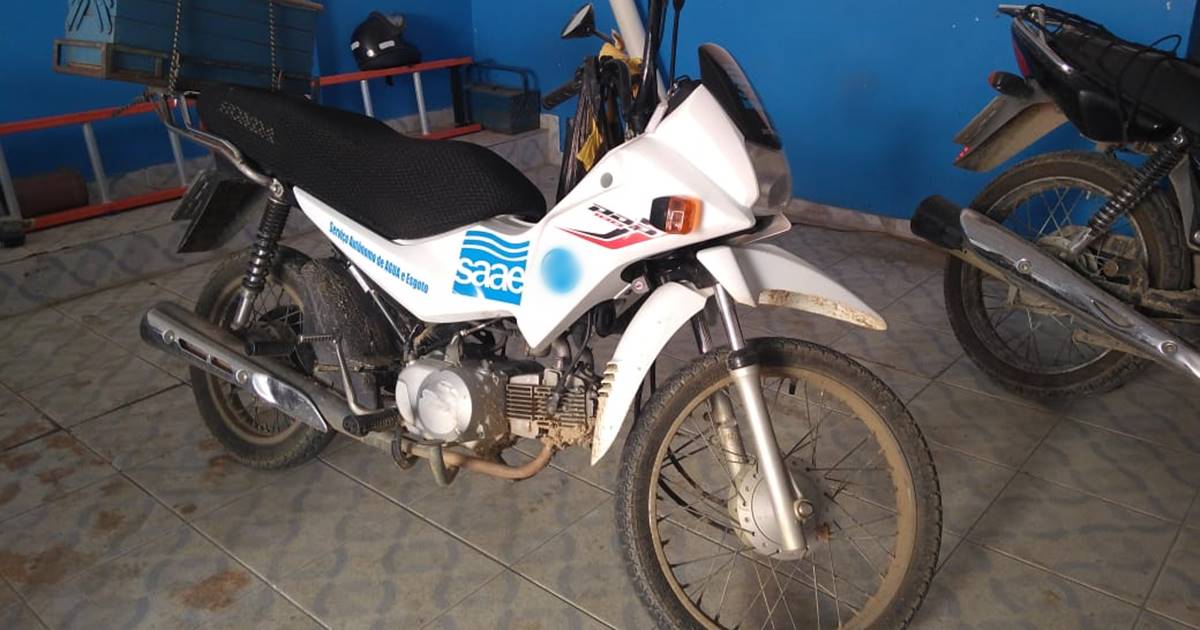 A moto roubada trata-se de uma Pop 100, de cor branca e placa ORH-2228; suspeitos fugiram — © Cortesia ao BR104