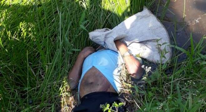 A vítima identificada apenas como "Caboclinho", de aproximadamente 60 anos, foi encontrada com ferimentos na cabeça — © Cortesia