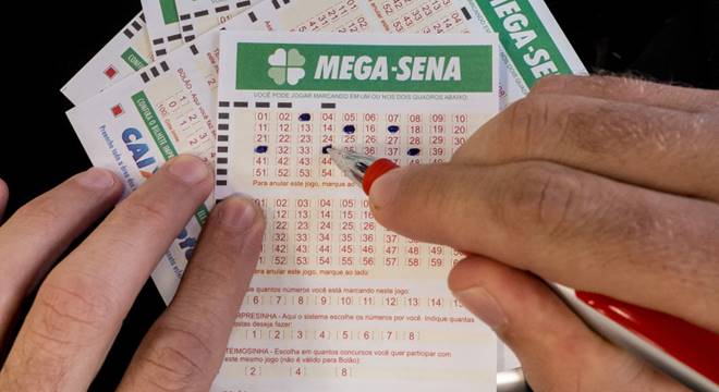 As apostas podem ser feitas até às 19h em casas lotéricas ou na Loteria Online da Caixa — © Divulgação