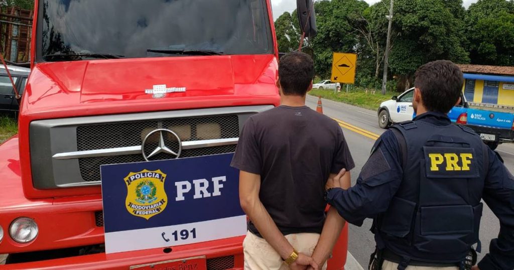 Caminhoneiro é flagrado com 4 cartelas de “rebite” na BR-101