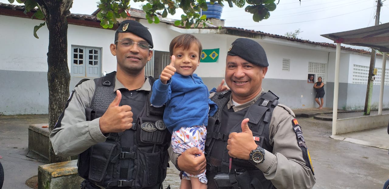 Militares do 2° BPM presenteiam criança com aniversário em União — © Cortesia ao BR104