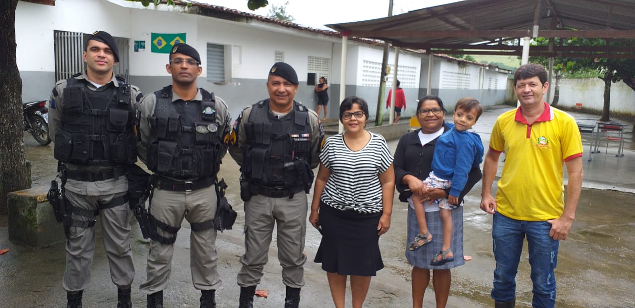 Militares do 2° BPM presenteiam criança com aniversário em União — © Cortesia ao BR104