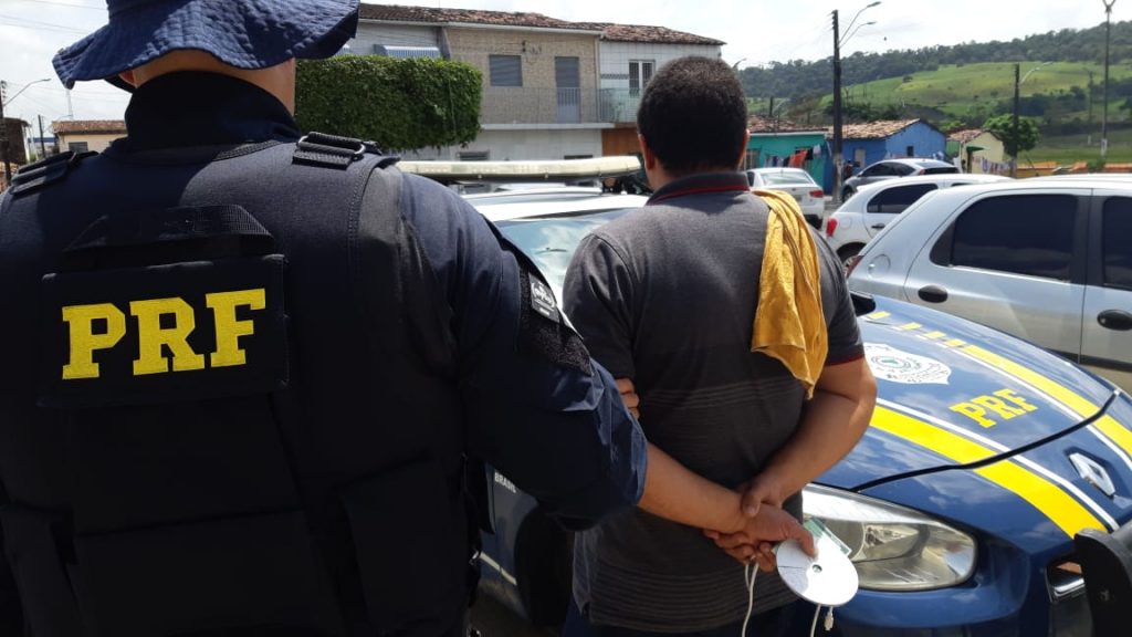 Caminhoneiro é detido pela PRF por fazer uso de inibidor de sono