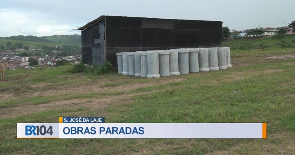 Praça do Mirante e a sinalização turística do conjunto Josefa Daniel com obras paradas — © Reprodução/Doze em Ponto