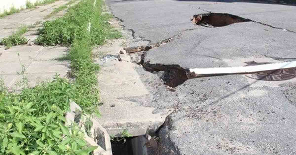 Rachaduras no bairro do Pinheiro, em Maceió — © Sandro Lima