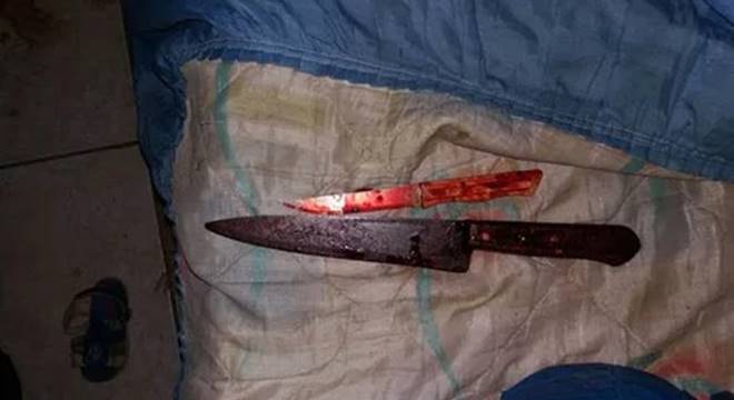 Segundo a polícia, a mulher teria contado a uma vizinha que amolou a faca ao descobrir que o marido tinha uma amante — © Ilustração