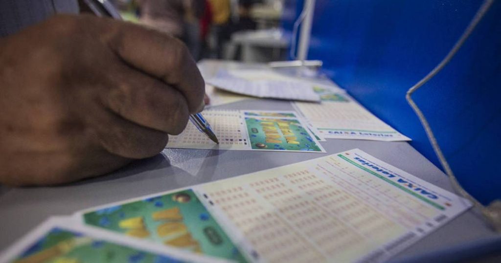 Mega-Sena acumula e pode pagar R$ 100 mi no próximo sorteio