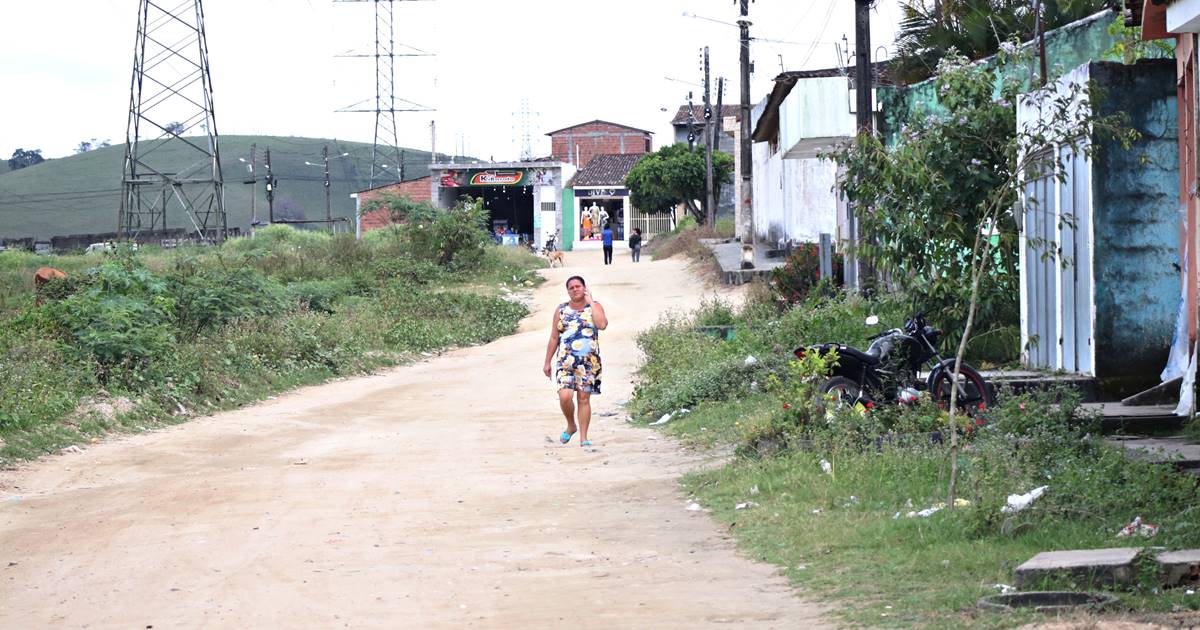 Falta de asfalto nas ruas do bairro é outra reclamação dos moradores — © Gustavo Lopes/BR104