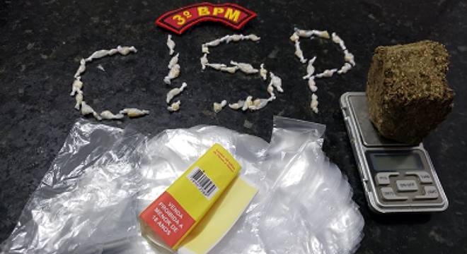 Material apreendido pelos militares do CISP de Teotônio Vilela — © PM/AL