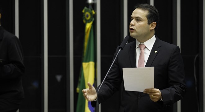 Renan Filho tenta se equilibrar em meio aos vendavais de sua gestão — © Assessoria