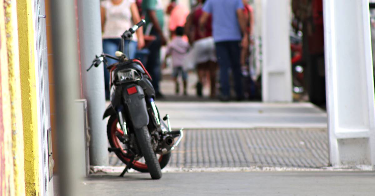 SMTT intensificará fiscalização contra a obstrução de calçadas em União — © Gustavo Lopes/BR104