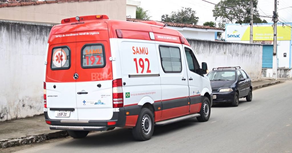 Colisão em cruzamento entre motocicletas deixa mulher ferida em União