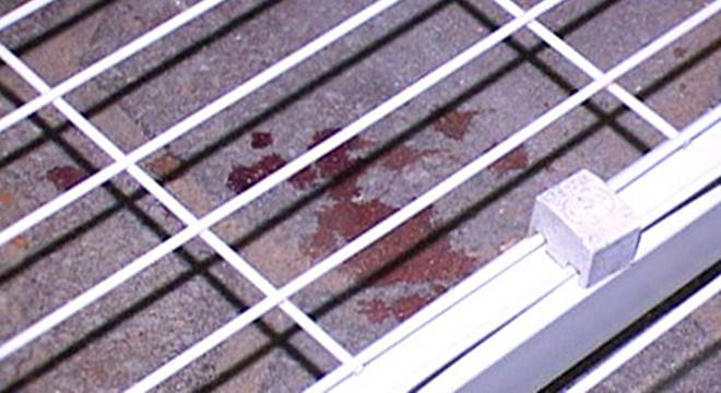 Grade de ferro cai em cima de homem em União dos Palmares — © Ilustração