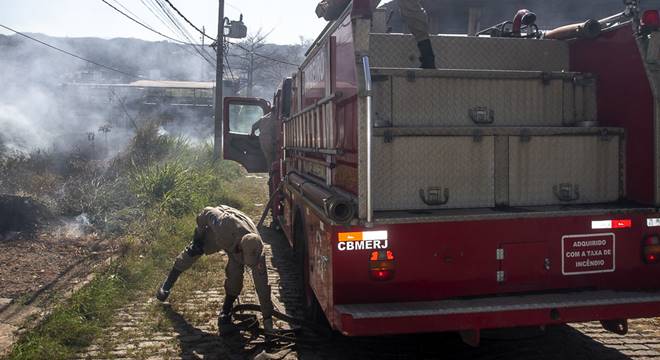Incêndio atinge área de vegetação e mobiliza bombeiros em União dos Palmares — © Ilustração