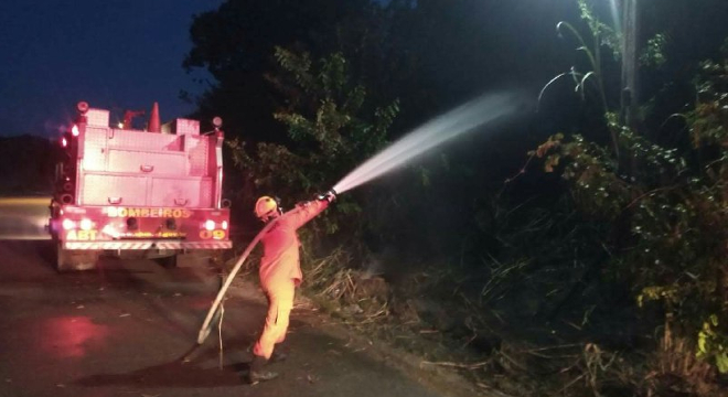 Incêndio atinge vegetação próximo a antiga Usina Laginha — © Ascom/CBM