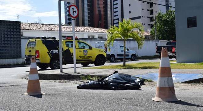 Mulher é assassinada a tiros durante suposto assalto em Maceió — © João Urtiga/Alagoas24horas