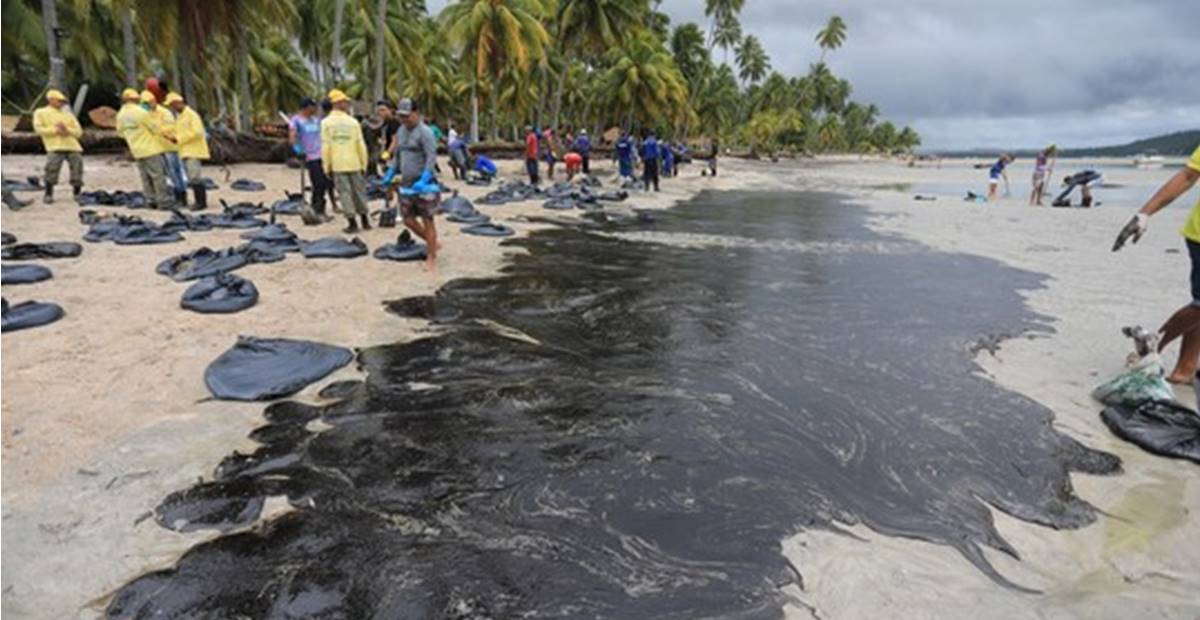 Justiça Federal adota medidas para conter óleos em praias do Nordeste — © Reprodução 