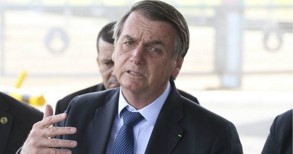 Manchas no litoral do Nordeste podem ter sido colocada criminalmente, diz Bolsonaro — © Reprodução
