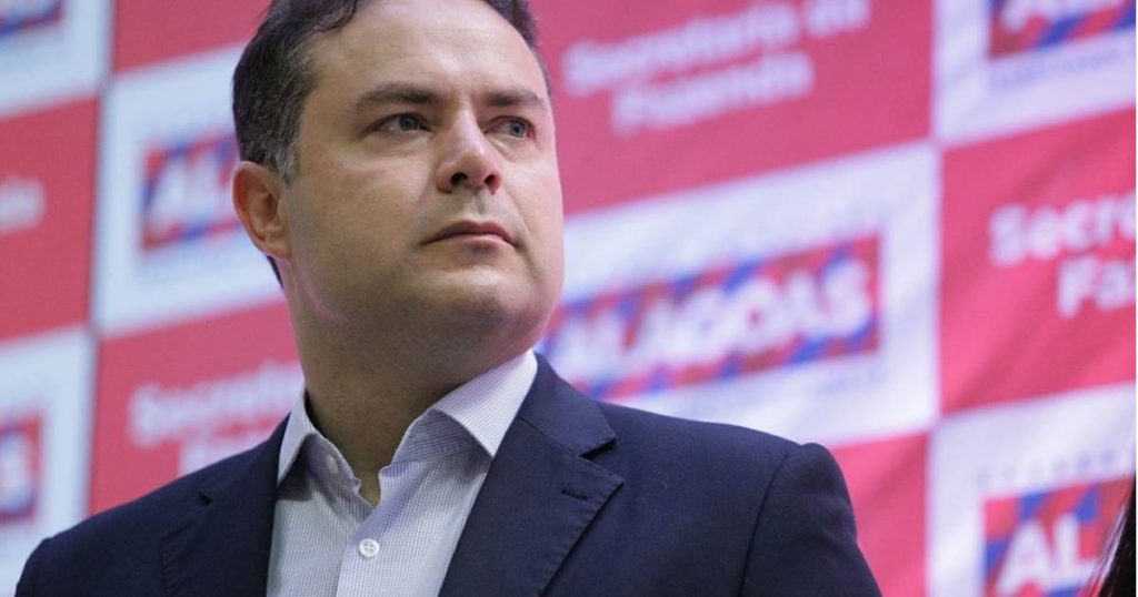 Renan Filho sanciona Lei que premia escolas públicas do estado