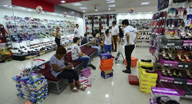 Segundo a Fecomércio, as festas de final de ano devem disponibilizar 1.400 vagas para contratações temporárias no varejo alagoano — © Divulgação