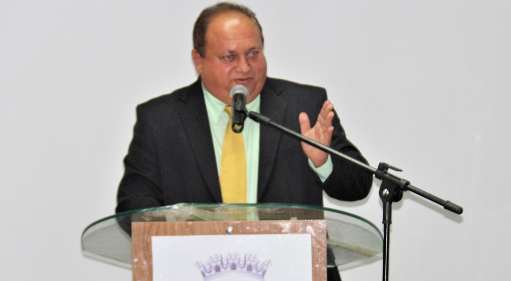 Vereador crítica lentidão em obras e desafia prefeito de Arapiraca