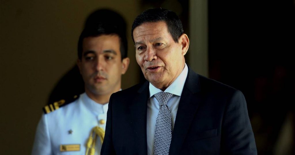 Presidente em exercício, Mourão fará pronunciamento neste sábado (31)