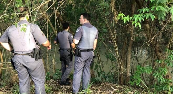 Corpo estava em um local de difícil acesso — © Ilustração