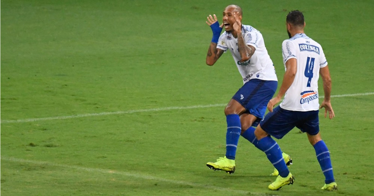 CSA vence o Cruzeiro por 1 a 0 mas permanece na zona de rebaixamento — © Gustavo Rabelo