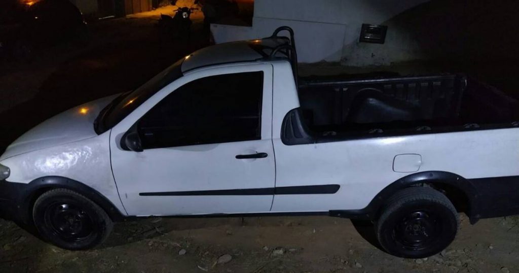 Carro roubado é encontrado abandonado no Sagrada Família, em União dos Palmares