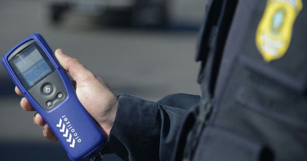 Motoristas são presos por embriaguez após acidentes na BR-101