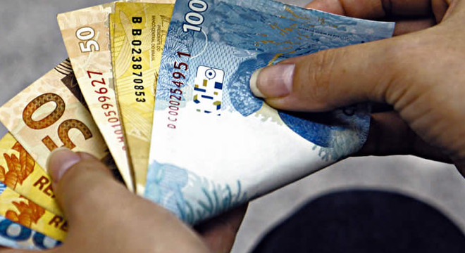 13º salário dos servidores público injetará R$ 330 milhões na economia de Alagoas — © Reprodução 
