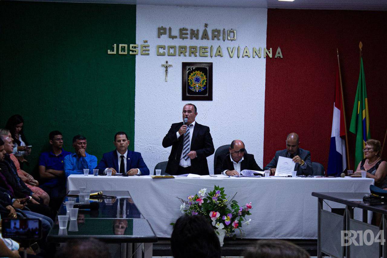 Câmara de Vereadores entrega títulos de Cidadão Palmarino a personalidades — © Oziel Nascimento/BR104