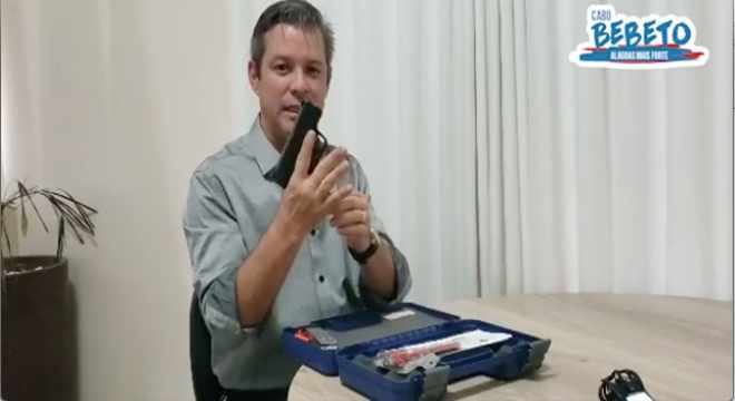 Assista: Deputado do PSL grava vídeo ostentando pistola de R$17 mil