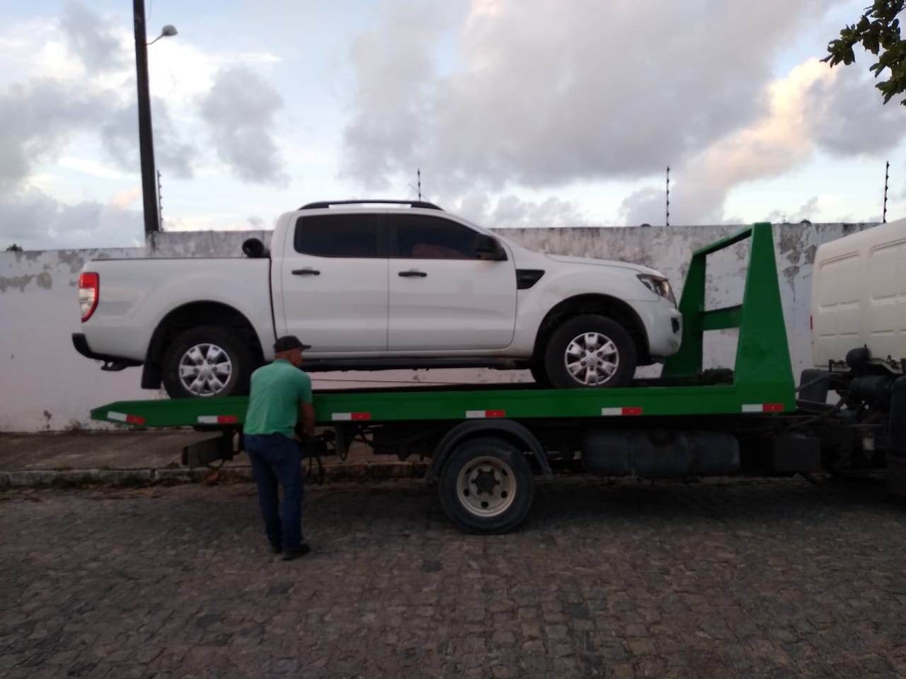 Caminhonete apreendida por falta de licenciamento — © Ascom/PC