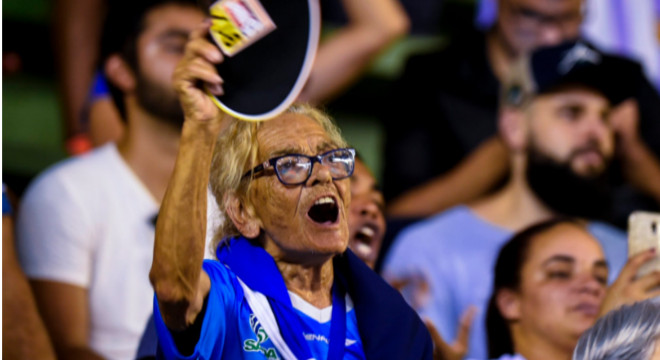 Dona Salomé torcedora simbólica do Cruzeiro — © Reprodução