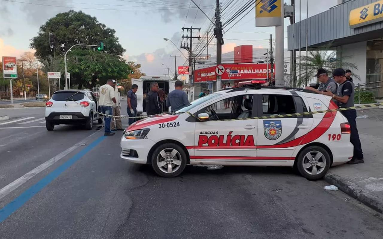 Polícia Militar, IC e IML estiveram no local do crime — © Heliana Gonçalves/TV Gazeta