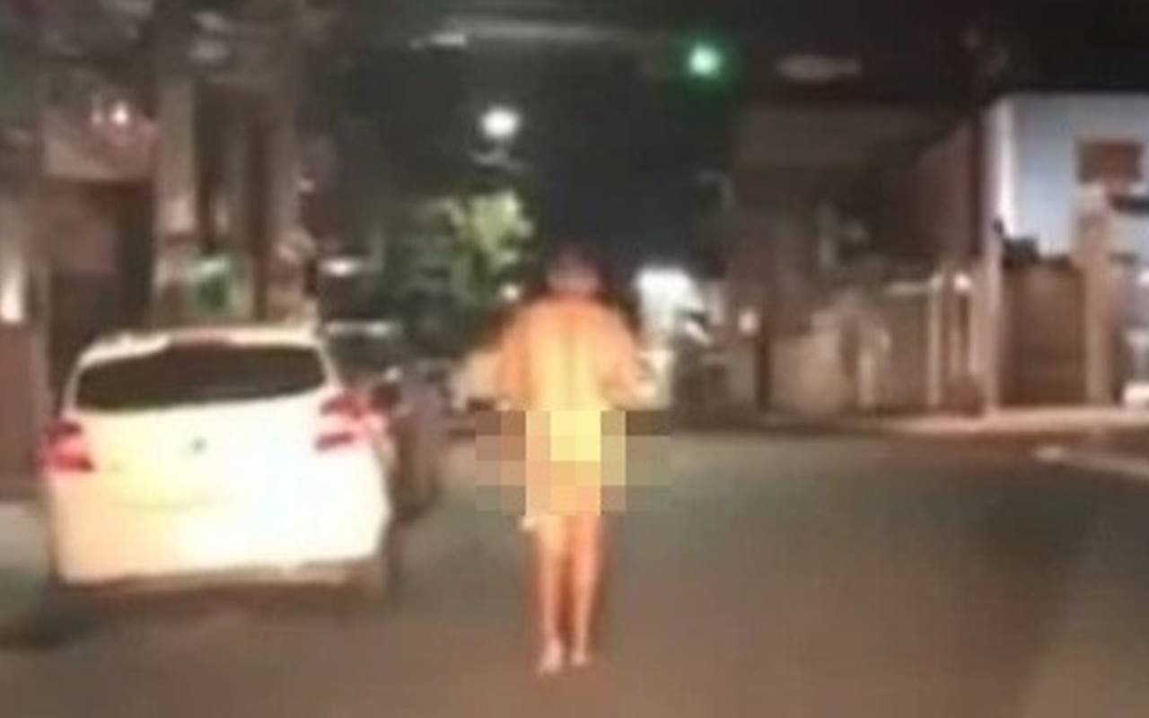 Homem é flagrado andando pelado por ruas de Arapiraca — © Reprodução