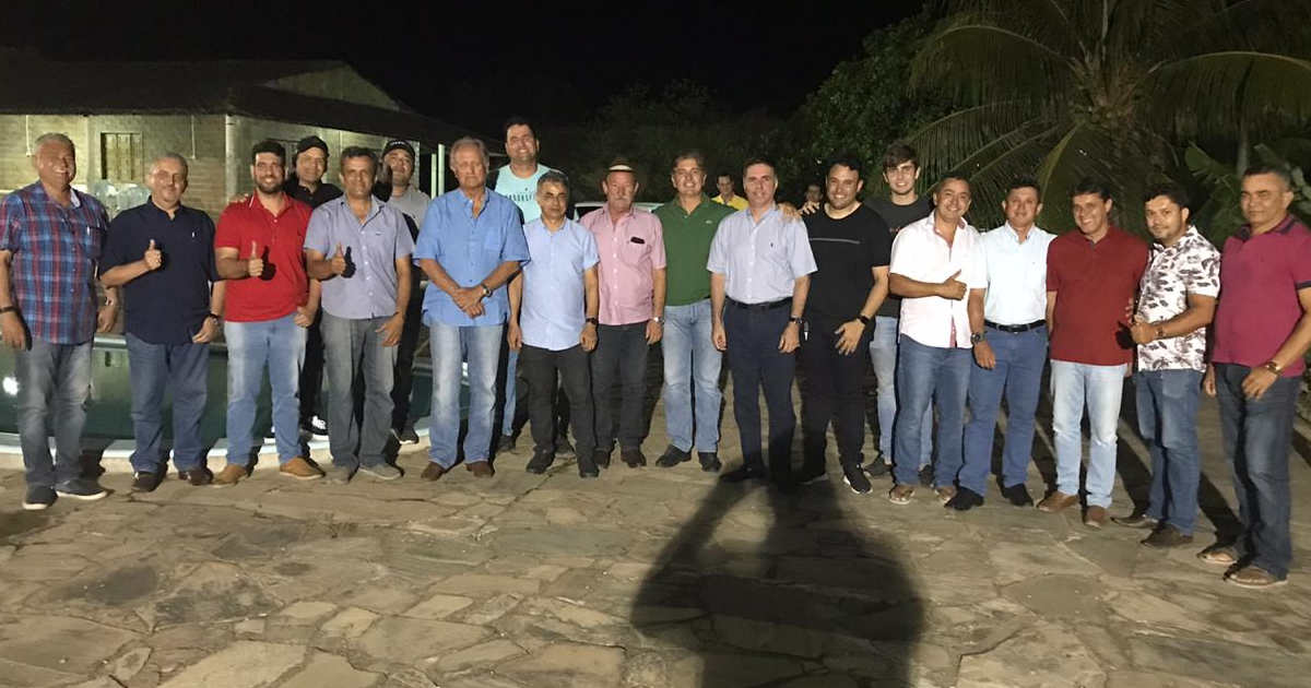 Foto do evento com autoridades políticas — © Reprodução 