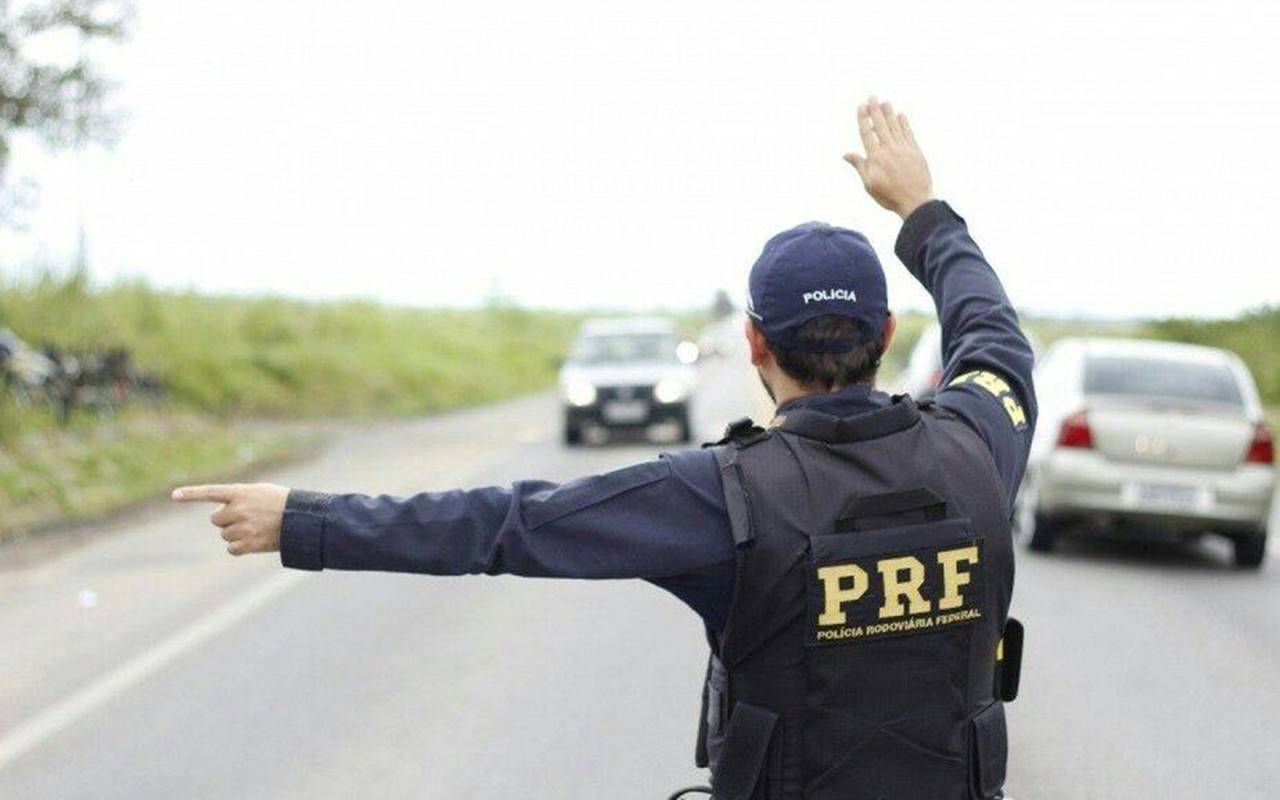 PRF prende foragido da Justiça na BR-101 — © Ascom/PRF