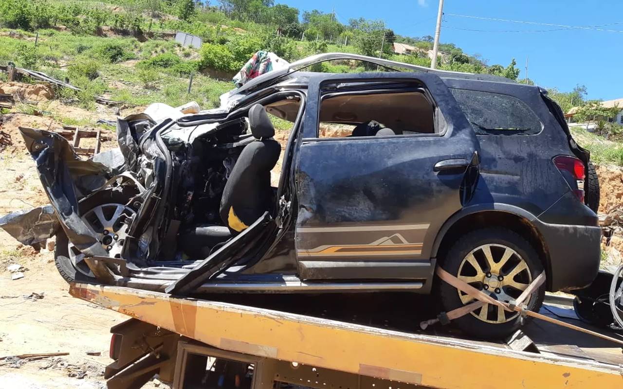 Quatro pessoas da mesma família morreram após colisão — Polícia Rodoviária Federal/Divulgação