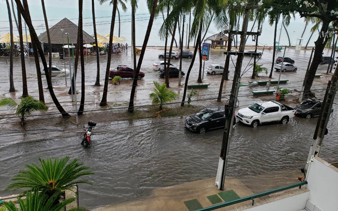 Chuvas devem continuar fortes até a noite desta sexta-feira (20) — © Reprodução/Redes Sociais