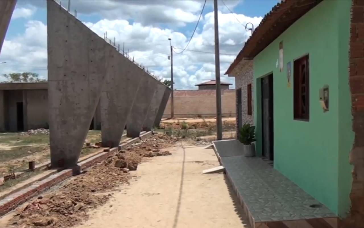 Obra de quadra tira o sono de moradores de São José da Laje — © BR104