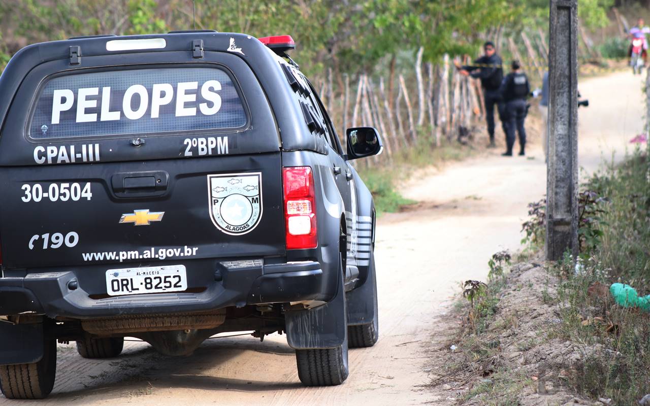 Polícia isola área onde mulher foi decapitada, em União dos Palmares — © BR104