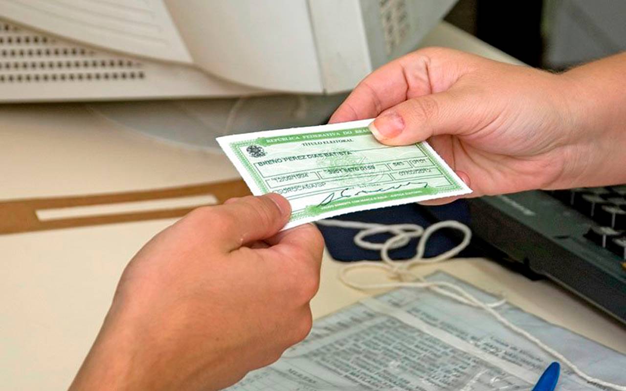 Eleitores têm até 6 de maio para se regularizar junto à Justiça Eleitoral — © Reprodução