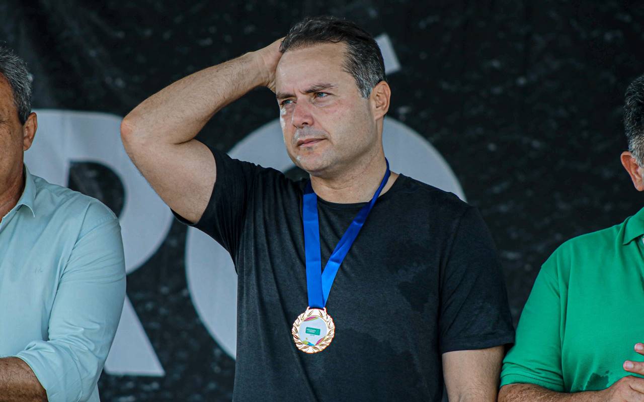 Renan Filho e Luciano Barbosa são vaiados ao citar Cristiano Matheus em discurso