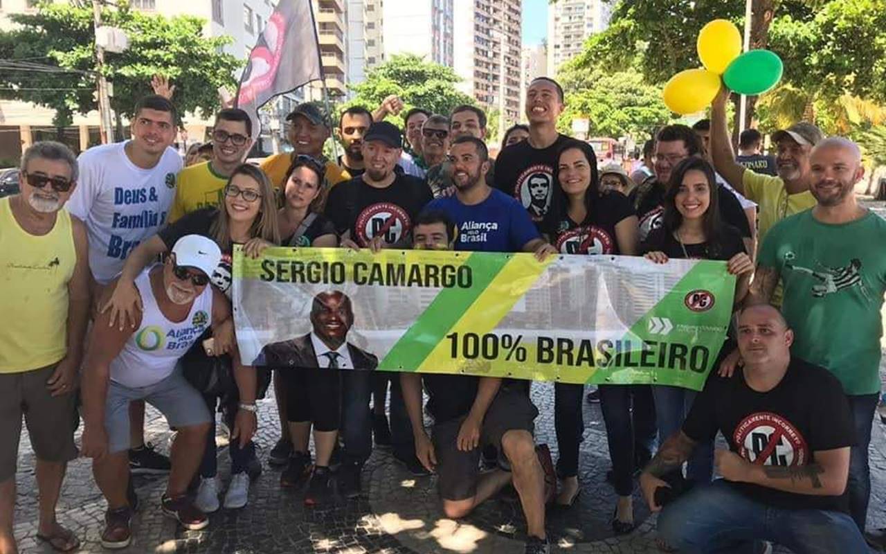Manifestantes em apoio a Sérgio Camargo — © Reprodução/Twitter